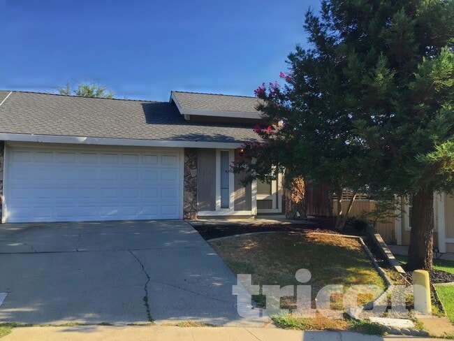 Photo - 1971 Inglis Way