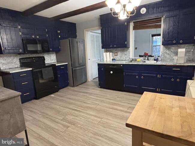 Photo - 22 E Pine St