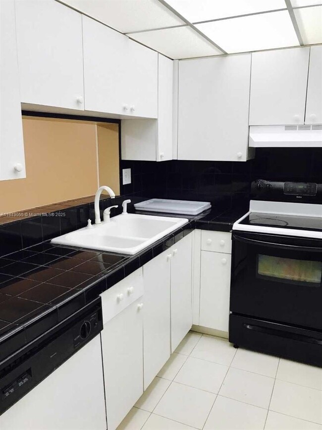 Photo - 10825 SW 112th Ave Unit 312