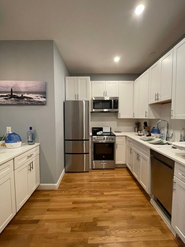 Photo - 456 Beacon St Apartments Unit 3R