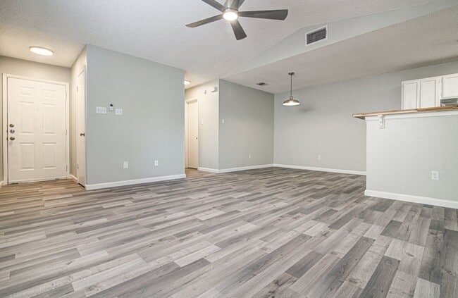 Photo - 8112 West Gate Blvd Unidad -A