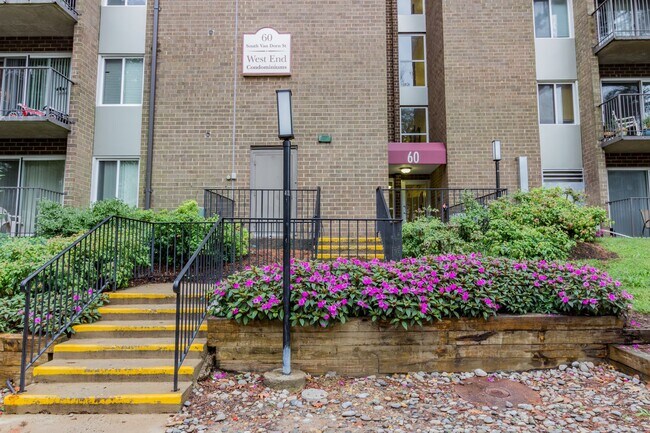 Photo - Charming 1 Bedroom 1 Bathroom Condo In Much Sought After EOS-21