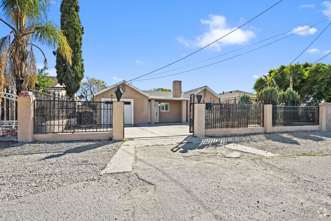 Building Photo - Fully Remodeled 4 Bedroom Home in Pacoima!