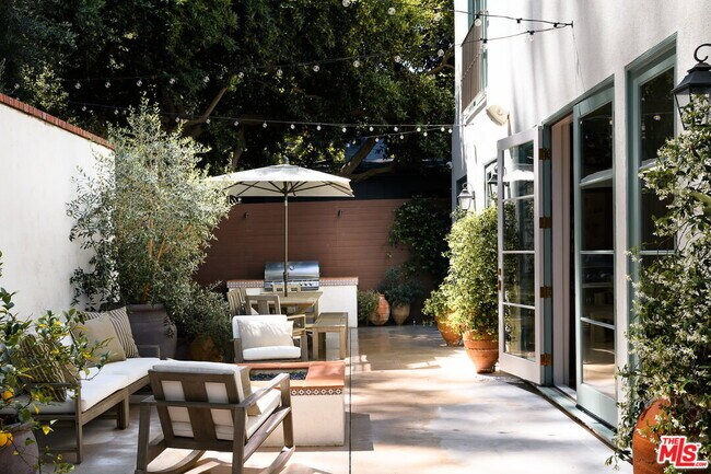 Photo - 3810 Dixie Canyon Ave