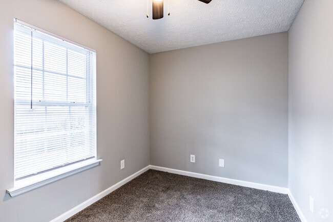 1BR, 1BA -444SF - Bedroom - Cove at Center Point
