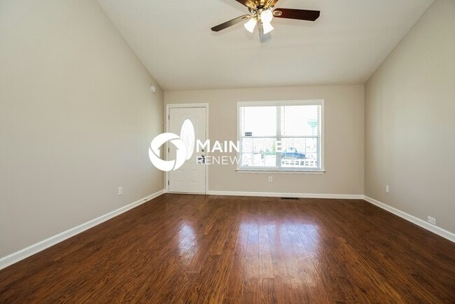 Photo - 3 Bedroom Pet-Friendly Home in La Vergne, TN with Main Street Renewal