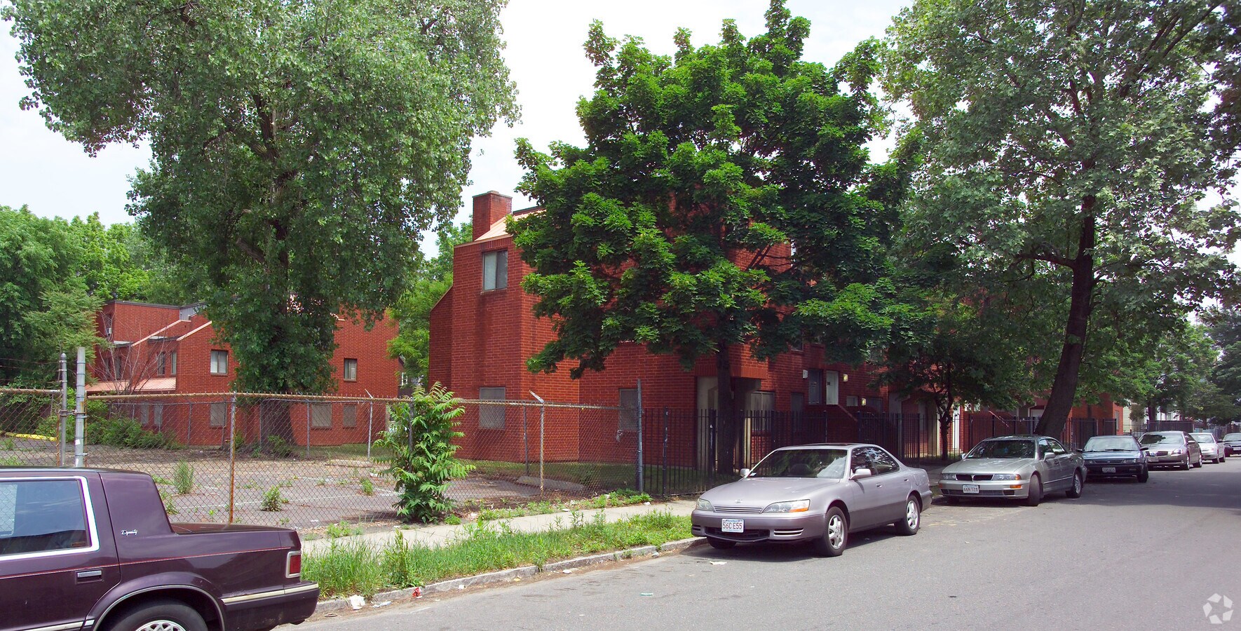 Photo - 24-40 Bancroft St Apartments