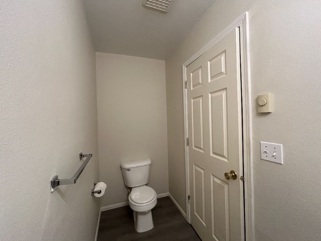 Photo - 950 Sparks St N