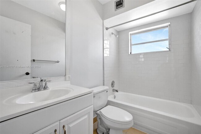 Photo - 609 NE 13th Ave Unit 301