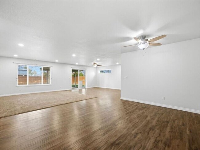 Photo - 2321 Hummingbird Ln