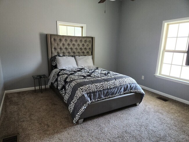 Photo - 1109 Windsor St SW