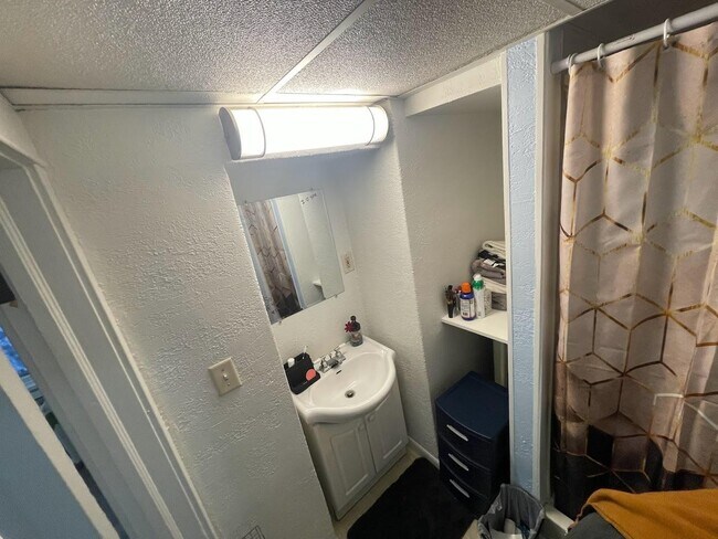 Photo - 1725 W 1st St