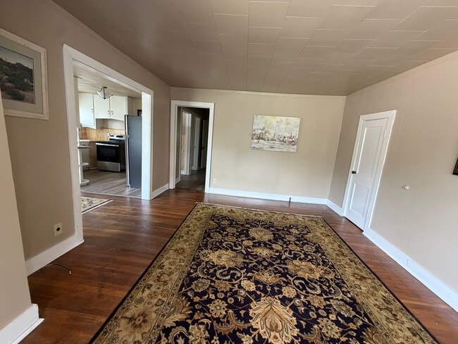 Building Photo - Downtown Cozy Apartment! Unit 2