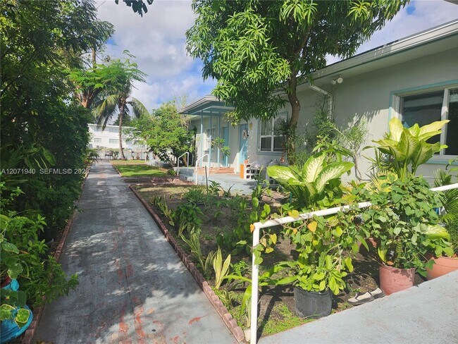 1239 Marseille Dr Unidad 4