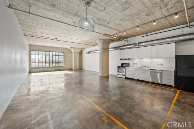 Building Photo - 1855 Industrial St Unit 306