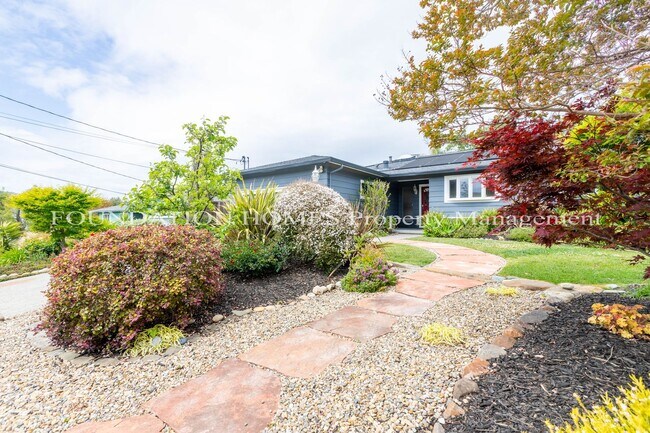 Photo - 10 Month FURNISHED Lease: Bring Indoor/Outdoor Living HOME with this 3bd+/2.5ba plus Pool & Hot Tub