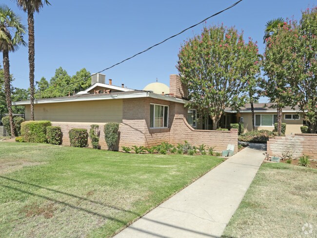4431 E Sierra Madre Ave