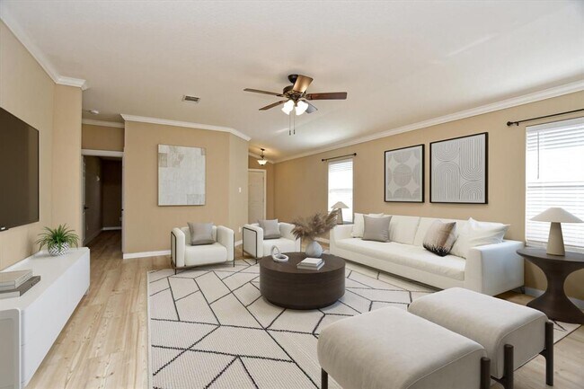 Photo - 537 MacKenzie Way