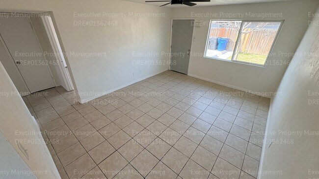 Photo - 3306 Gardenia Ave Unit B