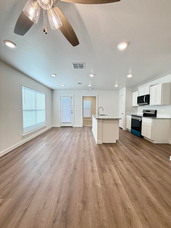 Photo - 1615 N Clinton Ave