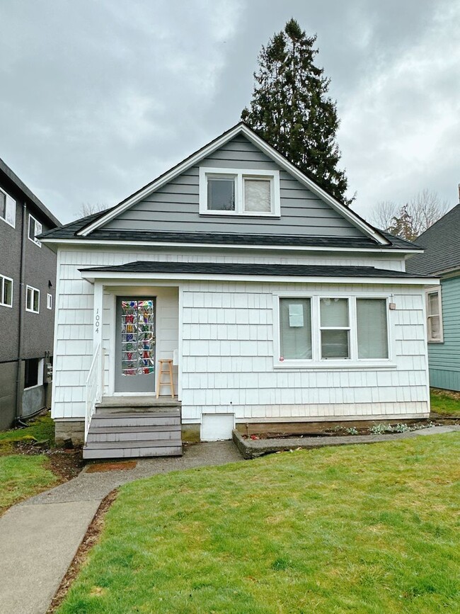 PRELEASE: 4 bd/1ba across from Laurel Park... - PRELEASE: 4 bd/1ba across from Laurel Park... House