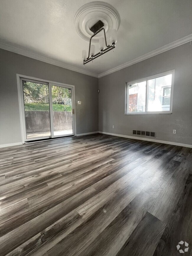 Building Photo - 2 Bedroom 1 bath w/laundry and yard Rental