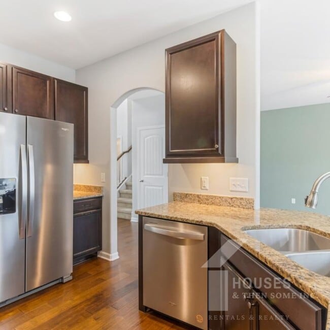 Photo - 70 Madeline Cir