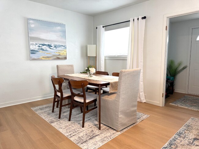 Photo - 735 N 6th Ave