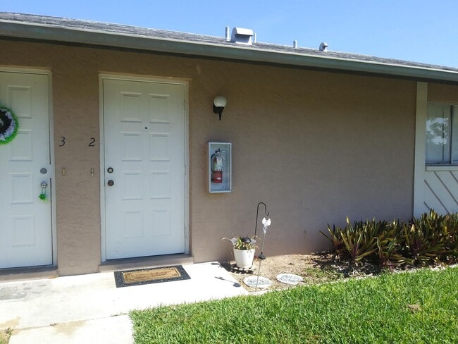 SW area Apartment on a fresh a water canal - SW area Apartment on a fresh a water canal Unit 923 Gleason Pkwy #2