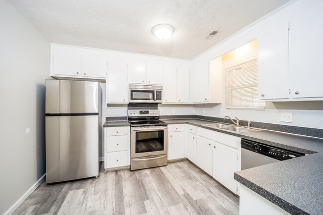 Photo - 102 Dartmouth Ct House