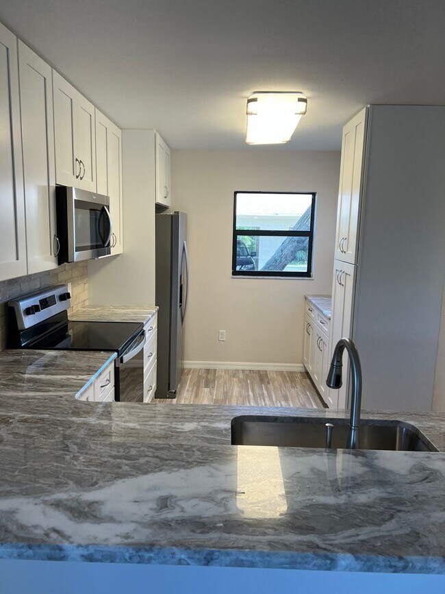 175 Kings Hwy Unit 1