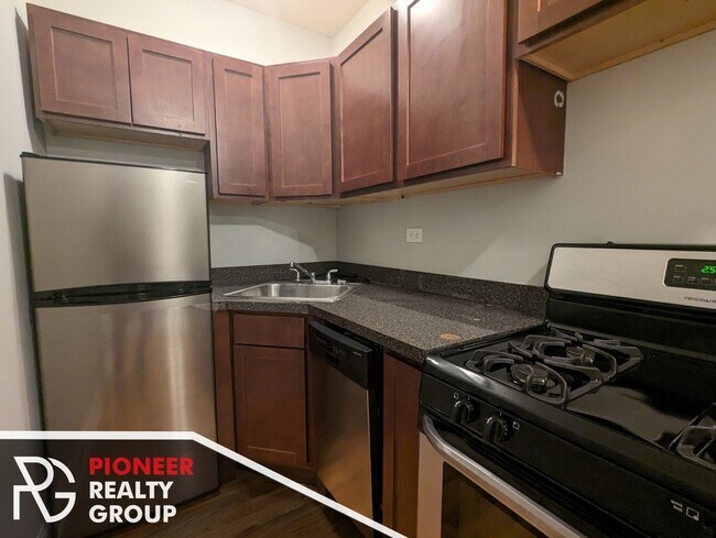 Photo - 515 W Melrose St Unit 3