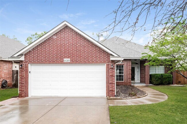 Photo - 1125 Oak Creek Dr House