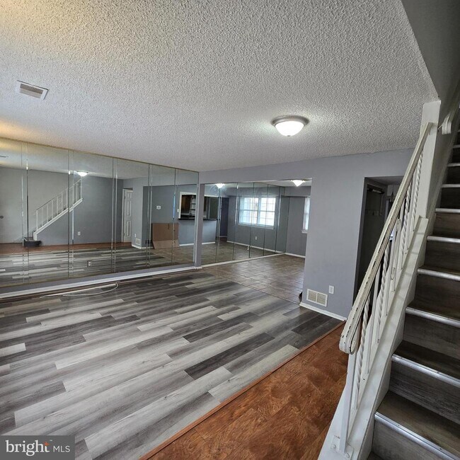 Photo - 206 Hollybush Pl Townhome