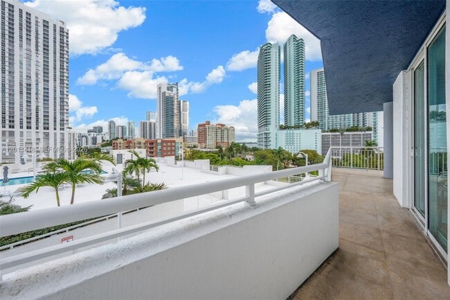 Photo - 275 NE 18th St Unit 708