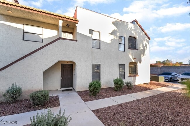 Building Photo - 6133 W Oakey Blvd Unit B Rental