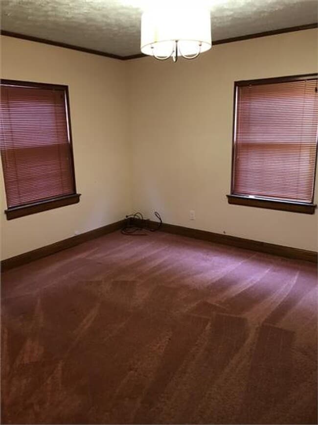Photo - Charming Two Bedroom Close to Kanawha Boul...