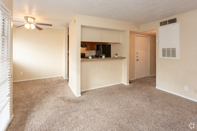 1BR 1BA - 692 SF