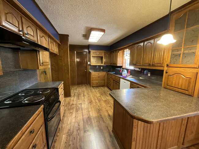 Photo - 711 Co Rd 4413