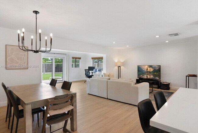 Photo - 1365 SW 9th St