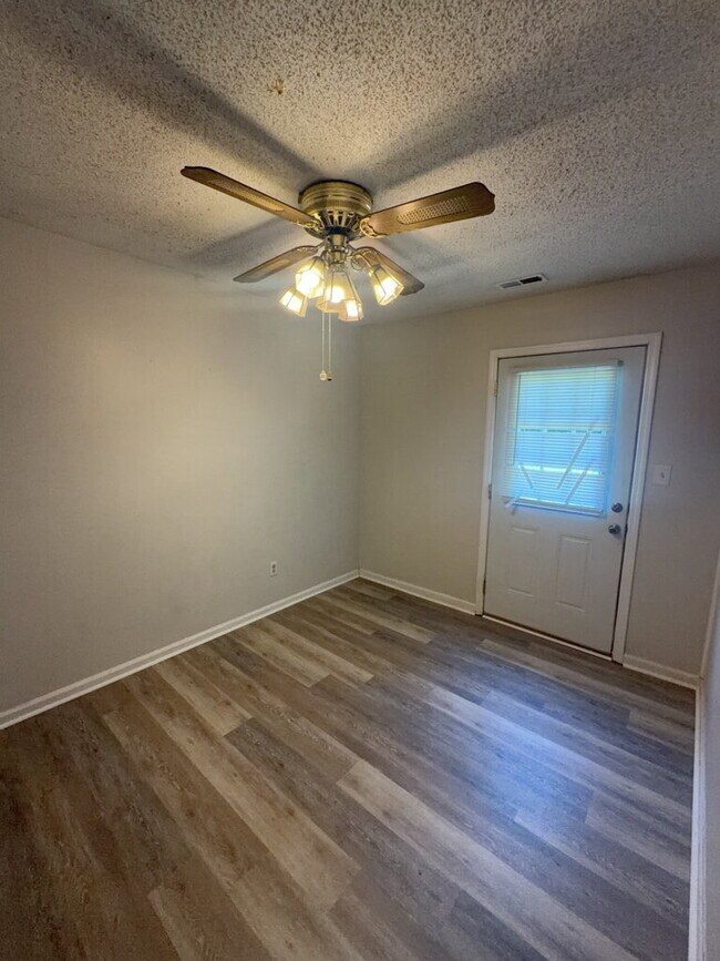 Photo - 902 Laurel Ln