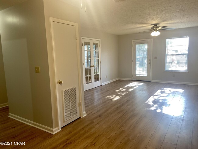 Photo - 2422 Johnson Dr