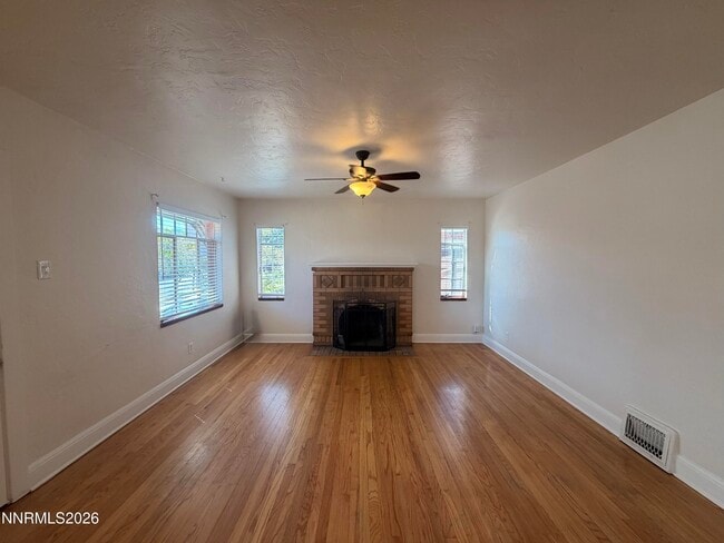 Photo - 541 Thoma St