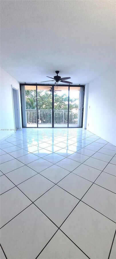 Photo - 2450 NE 135th St Unit 206