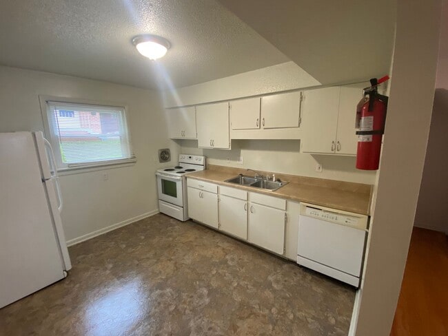 Photo - Adorable Townhouse with All Appliances Near Duke West & Hospital Unit 2010B