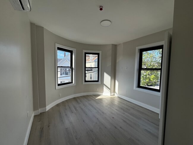 Building Photo - 56 Sachem St Rental