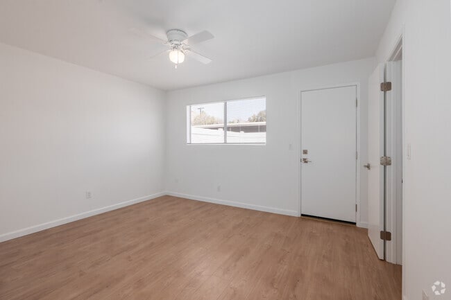 1BR, 1BA - 520SF - Bedroom