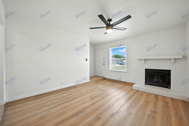 Building Photo - 730 Bluebonnet Dr Unit D Rental