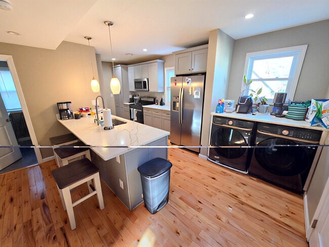 Building Photo - 1 Theriault Ct Unit 1