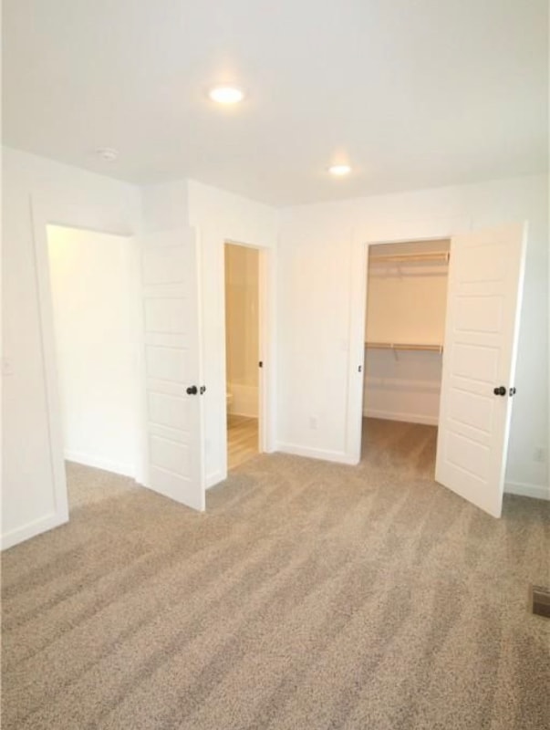 Photo - 881 Boardwalk Ave